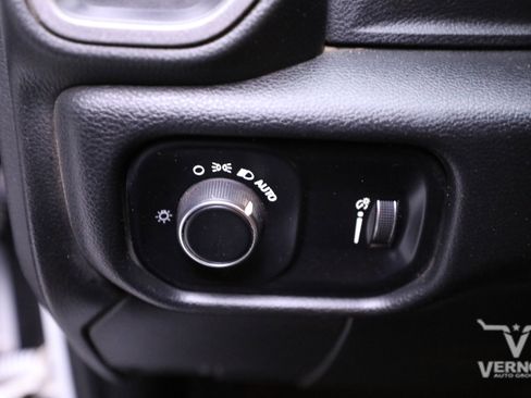 Used 2022 RAM 3500 Tradesman w/ Chrome Appearance Group image 16