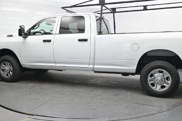 Used 2024 RAM 2500 Tradesman w/ Chrome Appearance Group AWD/4WD image 4