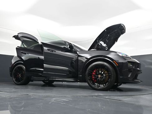 New 2026 Porsche Macan GTS Electric AWD/4WD image 33