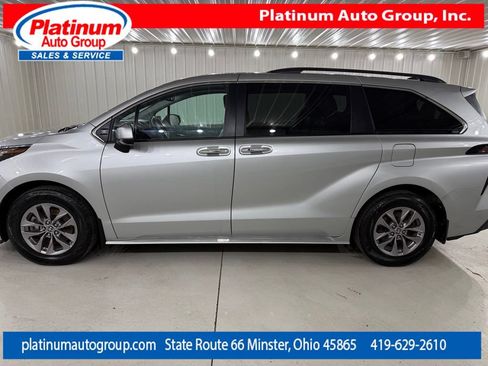 Used 2023 Toyota Sienna XLE AWD/4WD image 2