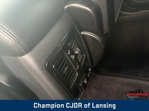 Used 2018 Jeep Grand Cherokee Altitude image 46