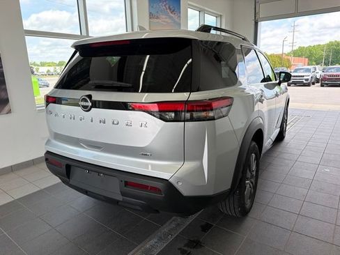 Used 2025 Nissan Pathfinder SV AWD/4WD image 5