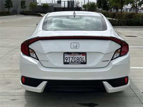 Used 2020 Honda Civic Touring image 4