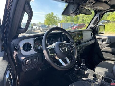 Used 2025 Jeep Wrangler Unlimited Sahara w/ Safety Group AWD/4WD image 18