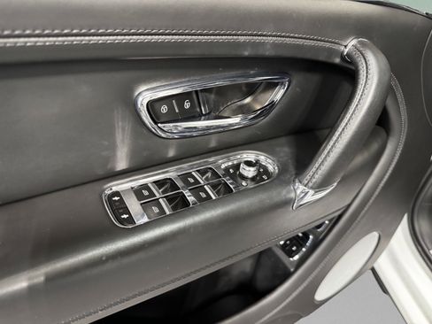 Used 2018 Bentley Bentayga AWD/4WD image 35