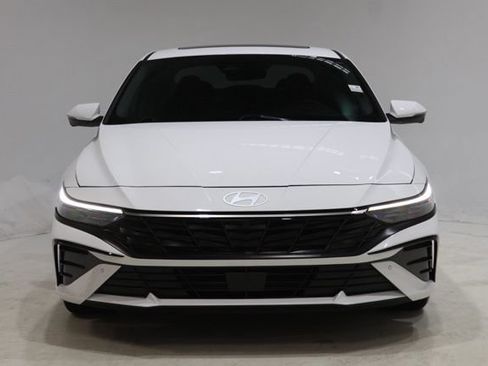 Used 2024 Hyundai Elantra Limited FWD image 2