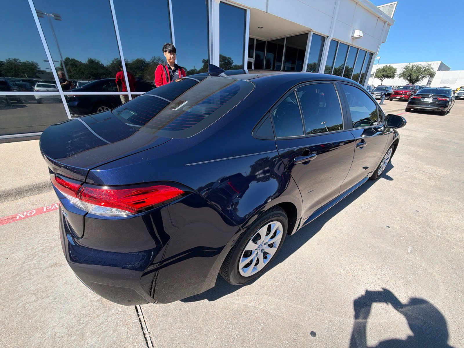 Used 2023 Toyota Corolla LE FWD image 5