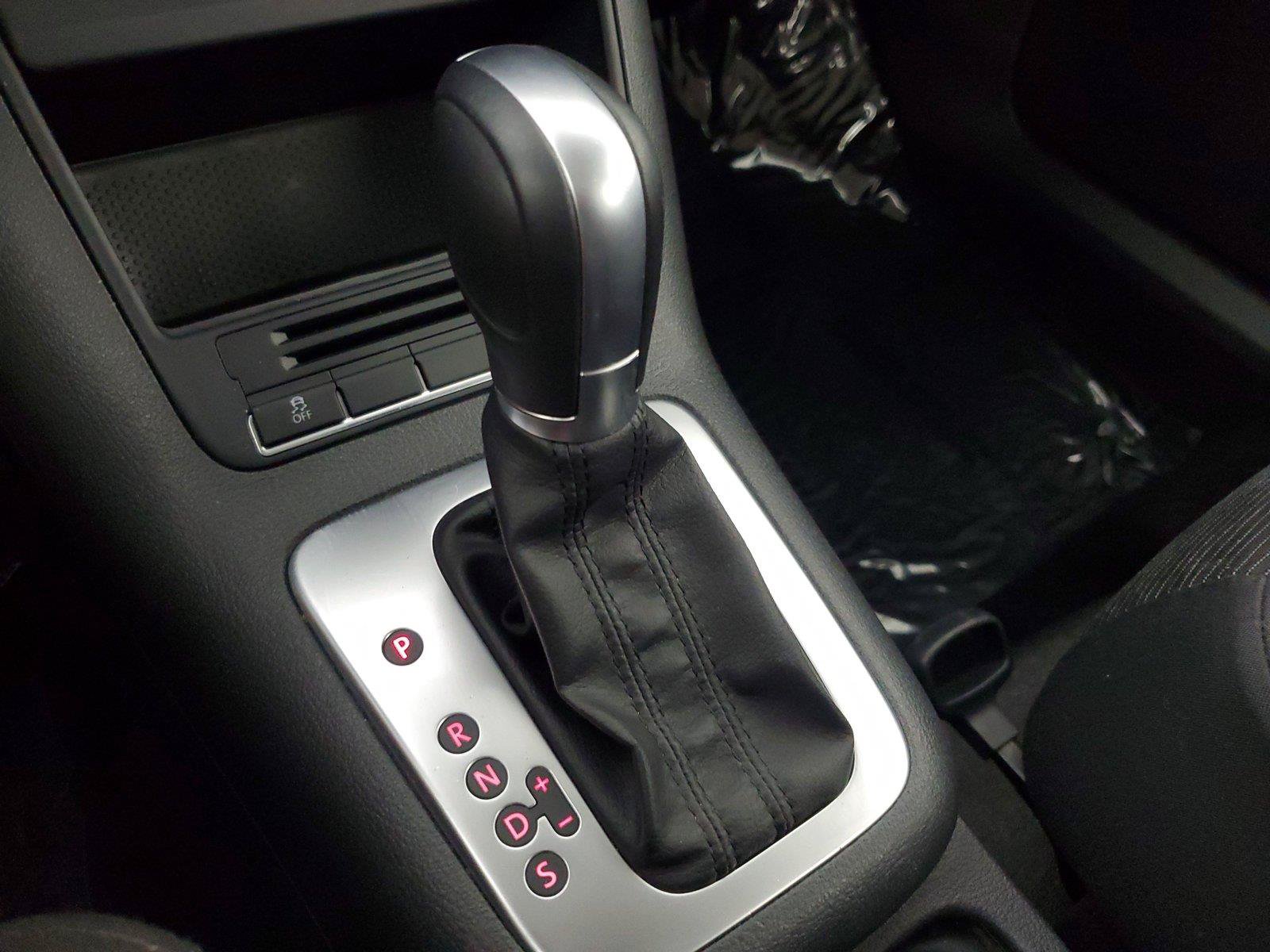 Used 2015 Volkswagen Tiguan S FWD image 31