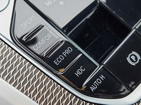 Certified 2023 BMW X6 xDrive40i w/ M Sport Package image 26