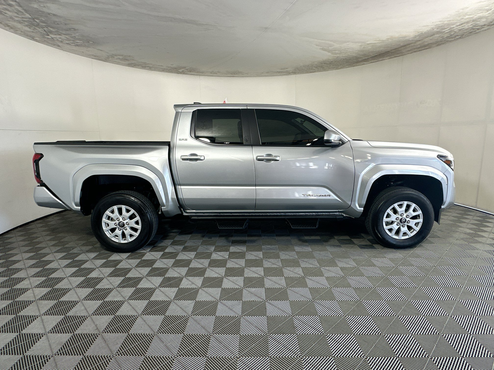 Used 2025 Toyota Tacoma SR5 RWD image 2