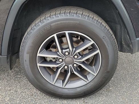 Used 2019 Jeep Grand Cherokee Limited AWD/4WD image 13