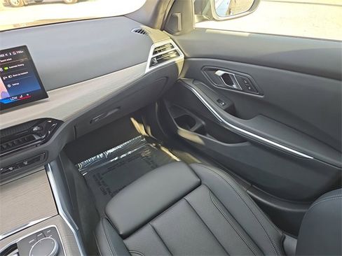 Used 2025 BMW 330i Sedan image 12