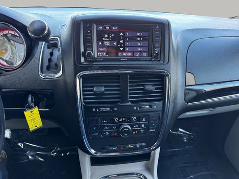 Used 2020 Dodge Grand Caravan SXT w/ Driver Convenience Group FWD image 28