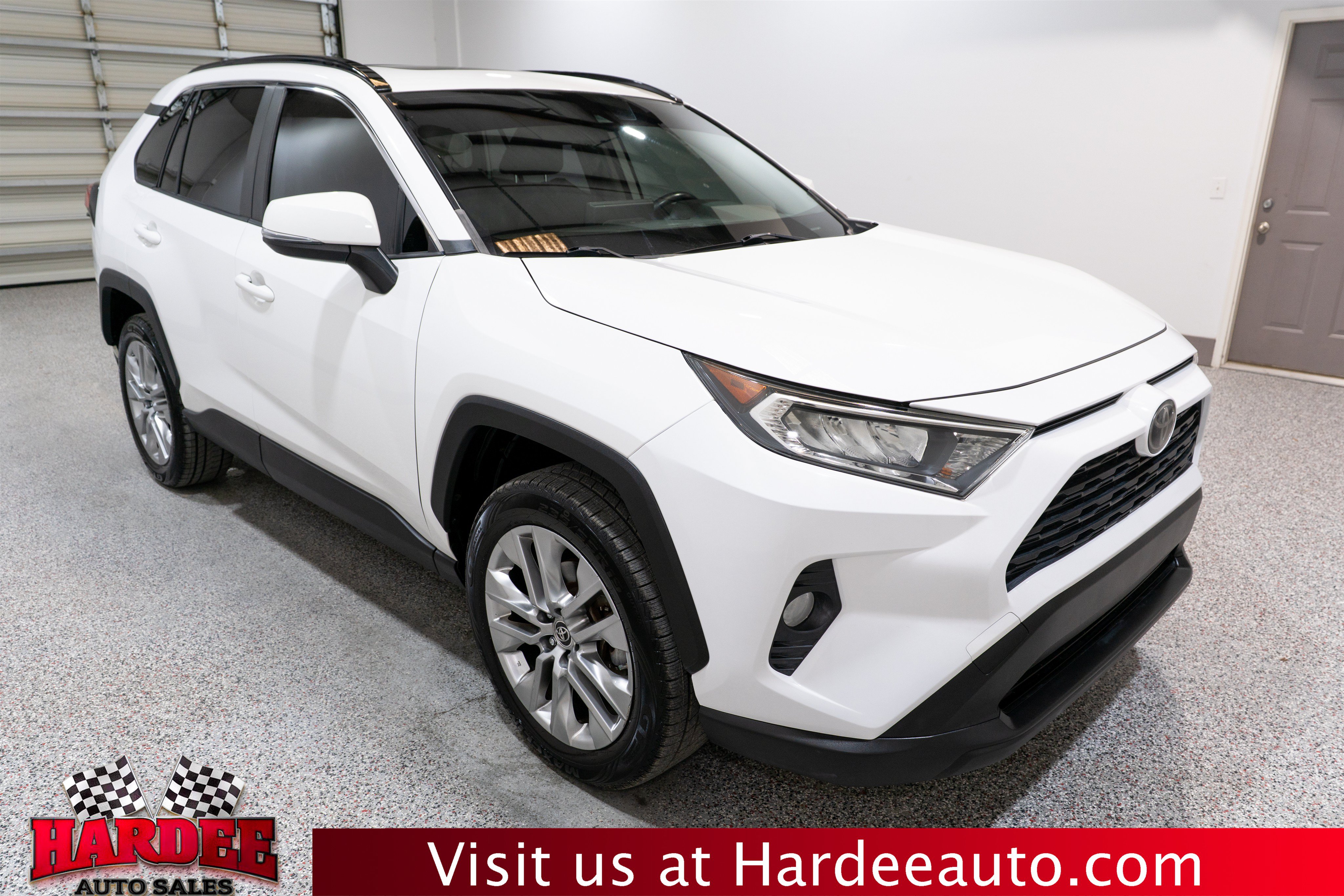 Used 2019 Toyota RAV4 XLE Premium FWD image 6