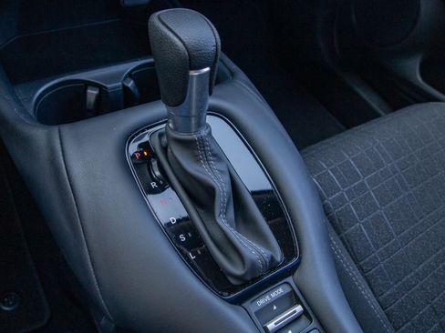 Used 2024 Honda HR-V LX image 19