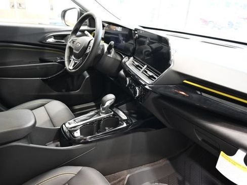 New 2026 Chevrolet Trax ACTIV w/ Sunroof Package FWD image 13