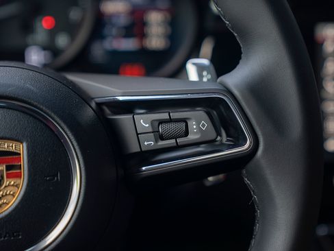 Certified 2026 Porsche Macan AWD/4WD image 8