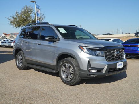 Used 2023 Honda Passport TrailSport image 3