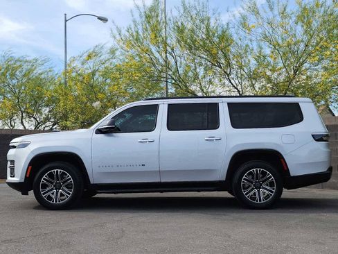 New 2026 Jeep Grand Wagoneer L 4WD w/ Premium Group I image 18