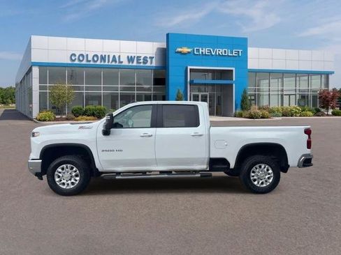 Used 2025 Chevrolet Silverado 2500 LT AWD/4WD image 3