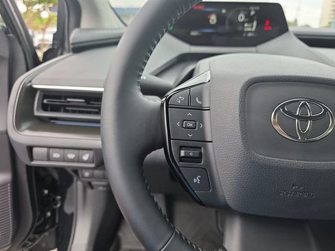 Used 2025 Toyota Prius FWD image 19