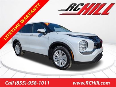 New 2025 Mitsubishi Outlander ES