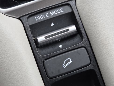 Used 2025 Honda HR-V EX-L image 9
