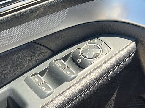 Used 2017 Ford Explorer XLT FWD image 12