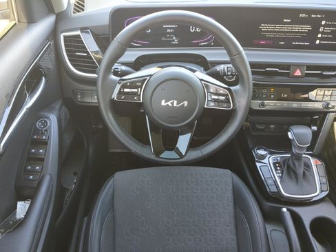 Certified 2025 Kia Seltos S image 16