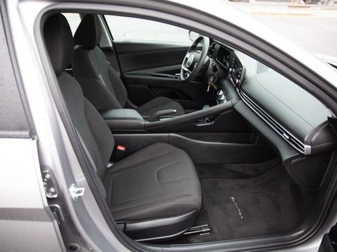 Used 2025 Hyundai Elantra SE image 22