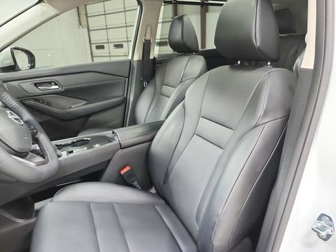 Used 2025 Nissan Rogue SV w/ SV Premium Package FWD image 10