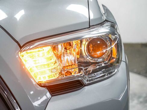 Used 2021 Toyota Tacoma SR5 image 9