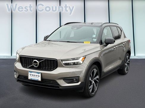 Certified 2022 Volvo XC40 T5 R-Design w/ Advanced Package image 9