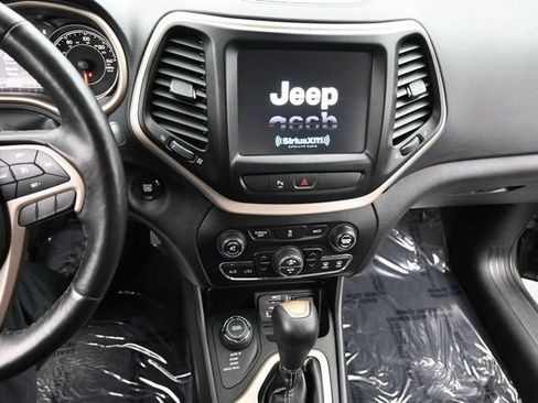 Used 2018 Jeep Cherokee Limited AWD/4WD image 12