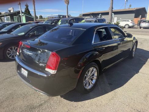 Used 2016 Chrysler 300 Limited RWD image 7