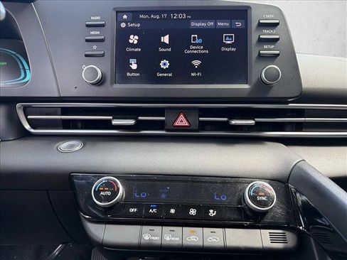 Used 2025 Hyundai Elantra Hybrid FWD image 18