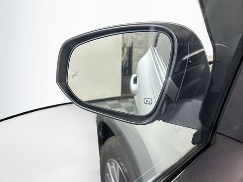 Used 2019 Toyota Highlander XLE FWD image 16