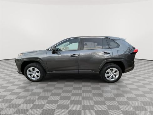 Used 2022 Toyota RAV4 LE image 2