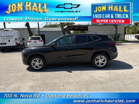 Used 2024 Chevrolet Trax LS w/ LS Convenience Package FWD image 4