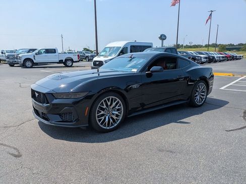 Used 2025 Ford Mustang GT Premium RWD image 8