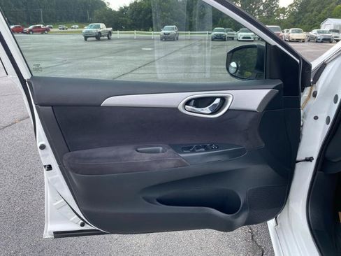 Used 2013 Nissan Sentra SR FWD image 12