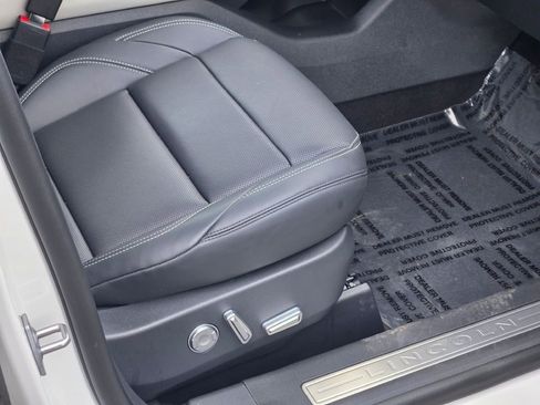 Used 2025 Lincoln Nautilus Premier w/ Equipment Group 102A image 7