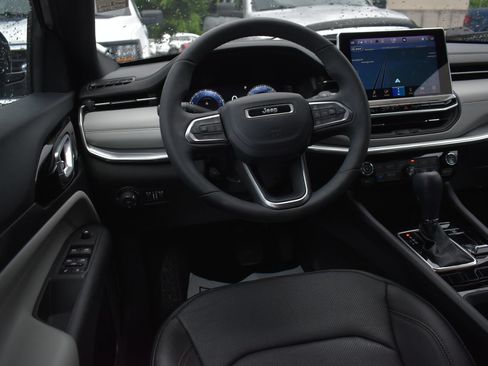 Used 2024 Jeep Compass Limited w/ Elite Group AWD/4WD image 17