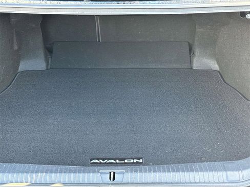 Used 2021 Toyota Avalon Limited image 19