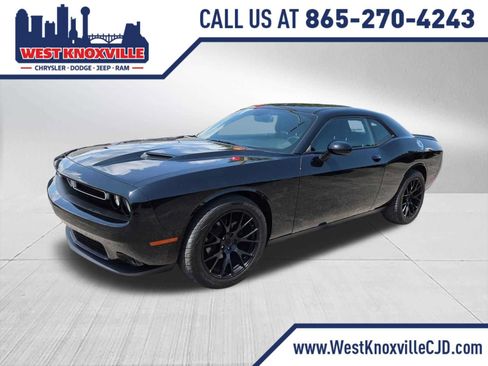 Used 2019 Dodge Challenger SXT RWD image 1