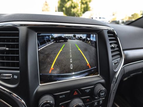 Used 2018 Jeep Grand Cherokee Limited AWD/4WD image 8