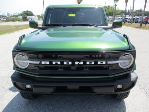 New 2025 Ford Bronco Outer Banks image 2