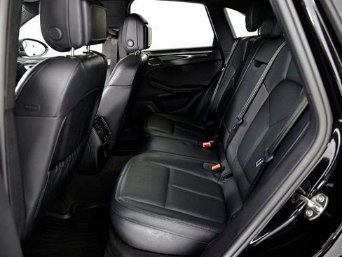 Used 2023 Porsche Macan Turbo image 28