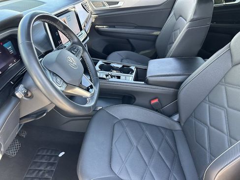 Used 2024 Volkswagen Atlas Cross Sport SE AWD/4WD image 28