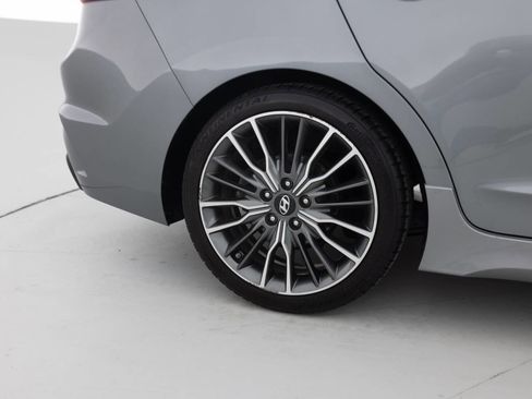 Used 2018 Hyundai Elantra Sport w/ Sport Premium Package 03 FWD image 21